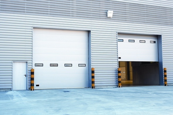 rolltore-portis-puertas-seccionales-industriales-almacen-con-puerta-seccional-749387-FGR.jpg